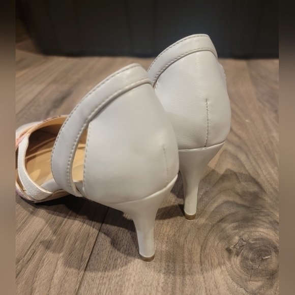 - Expression Pumps * Dixie Gray - Picture 7 of 9